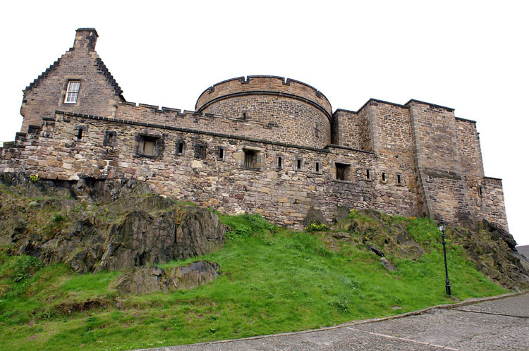 вид на Эдинбургский замок